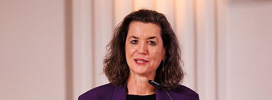 Dr. Sabine Hepperle vom BMWK am Rednerpult