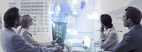 5 Geschäftsleute in einer Inhouse-Schulung